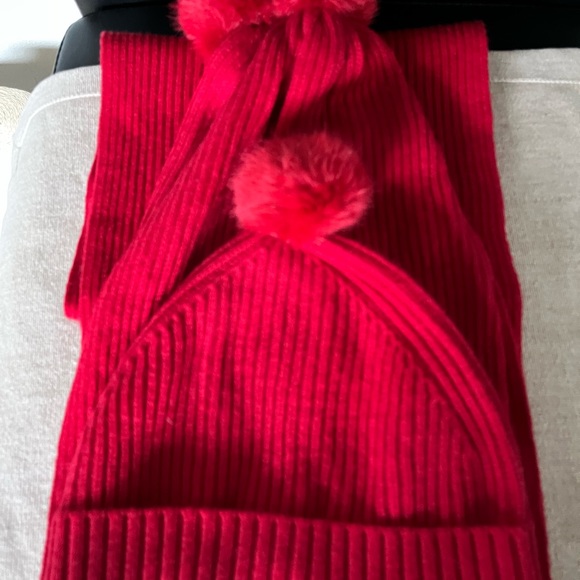 TALBOTS PRE-LOVED AUTHENTIC BEANIE & SCARF QUALITY DESIGN SET main image 6